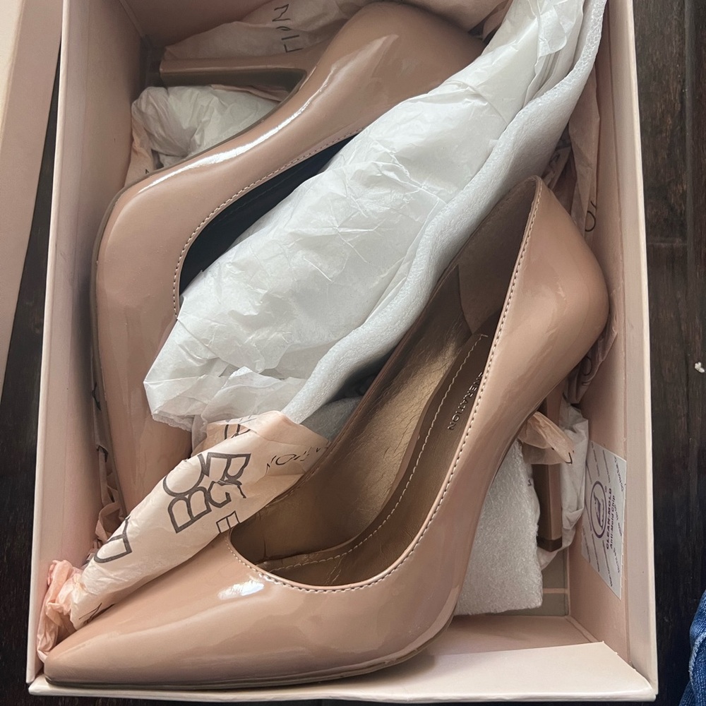 NWT BCBG Elegant Nude Pumps - Picture 2 of 4